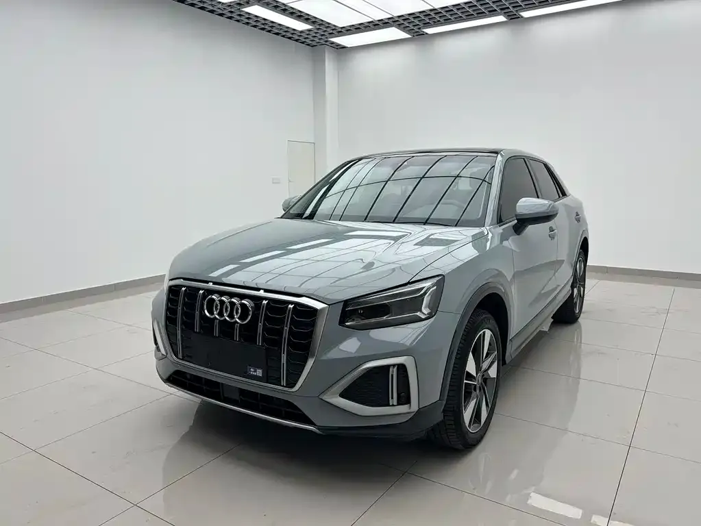Audi Q2L — фото 1
