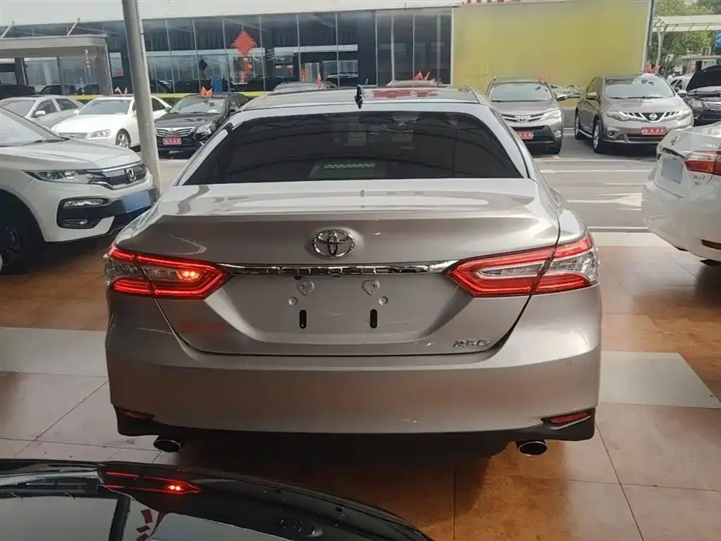 Toyota Camry — фото 4