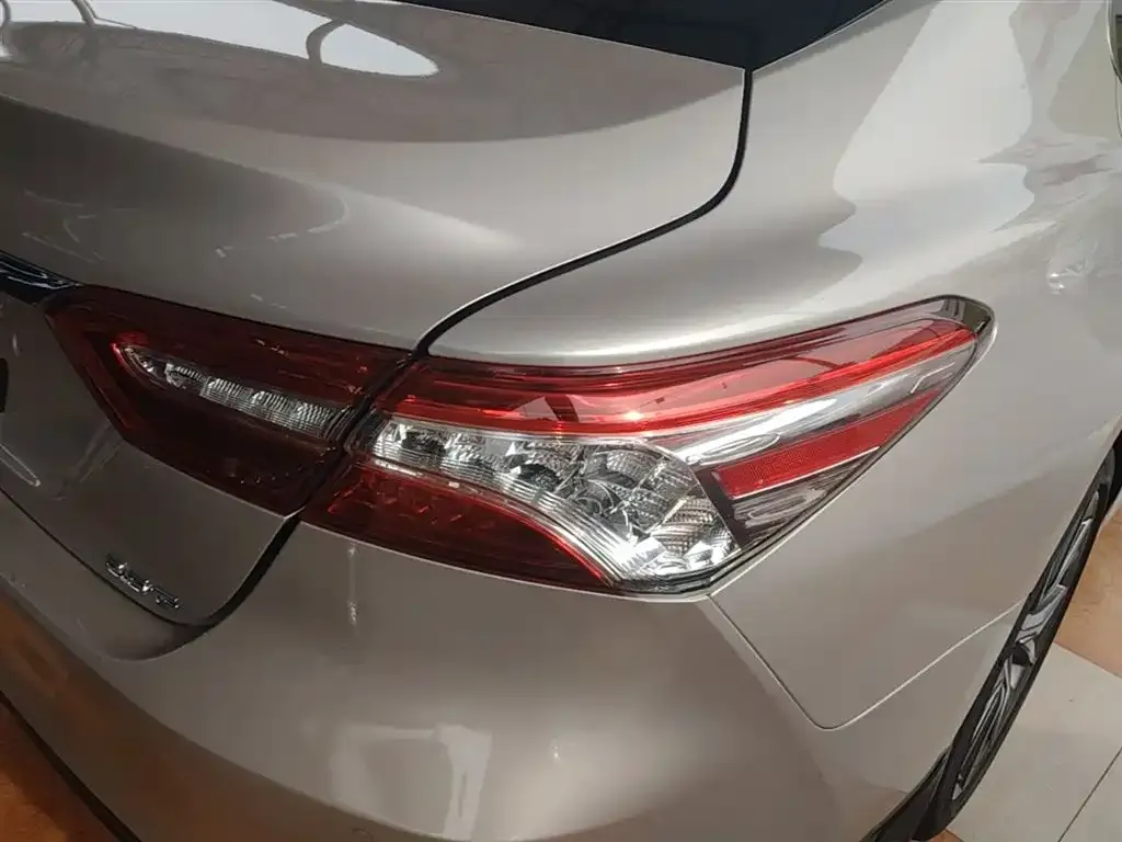 Toyota Camry — фото 6