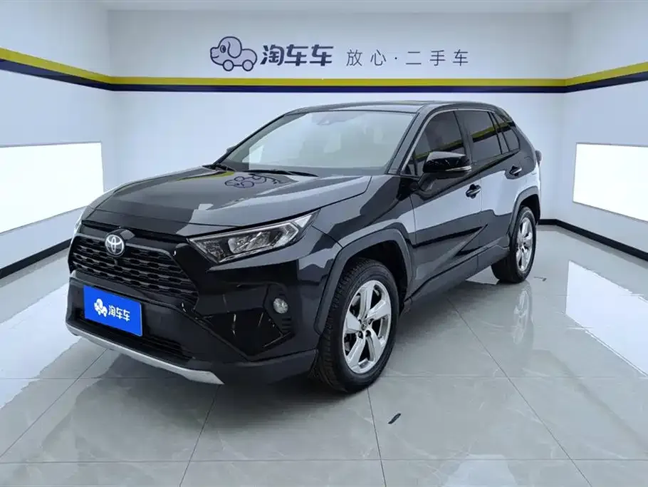 Toyota RAV4 — фото 1