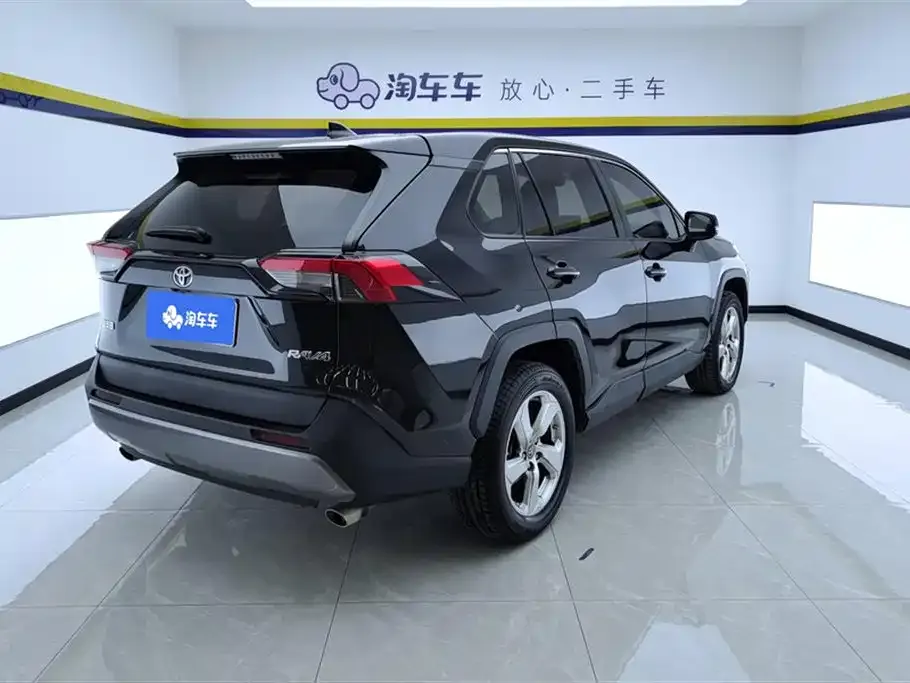 Toyota RAV4 — фото 6