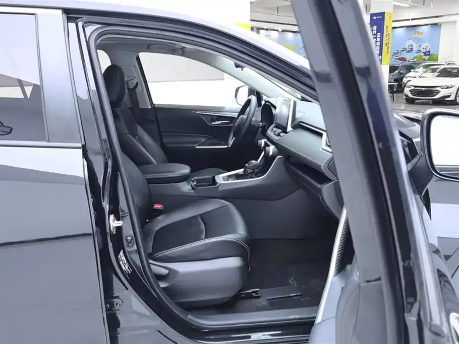 Toyota RAV4 — фото 9