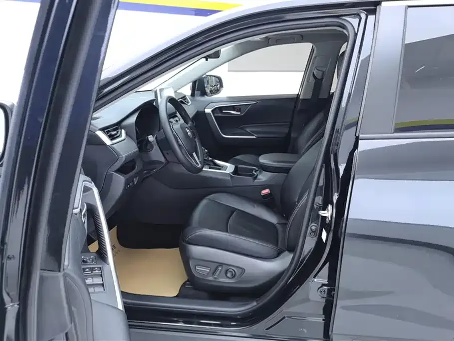 Toyota RAV4 — фото 8