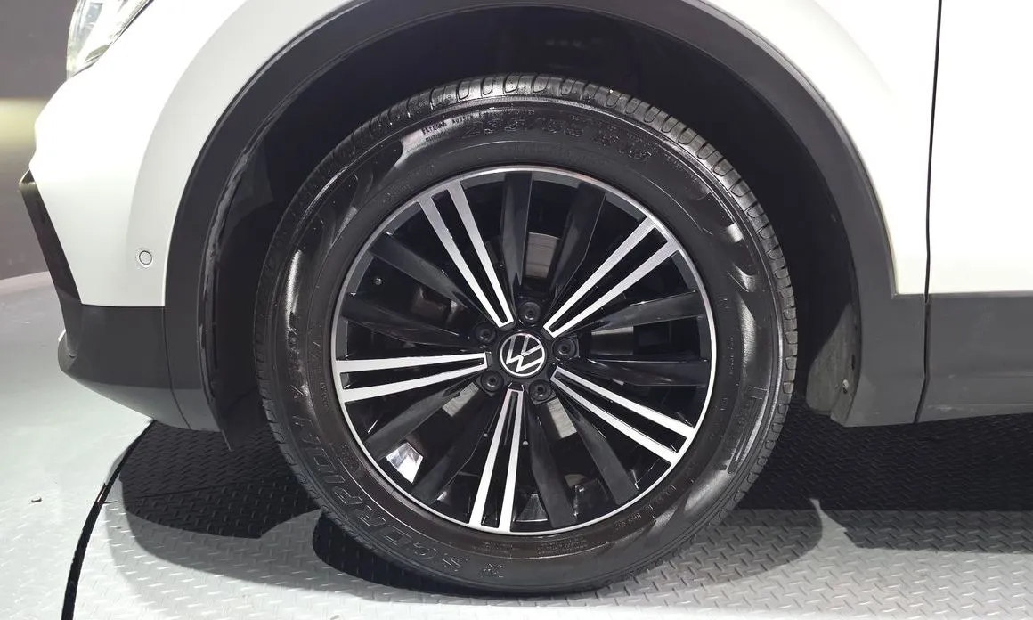 Volkswagen Tiguan 2023 из KR, фото 9