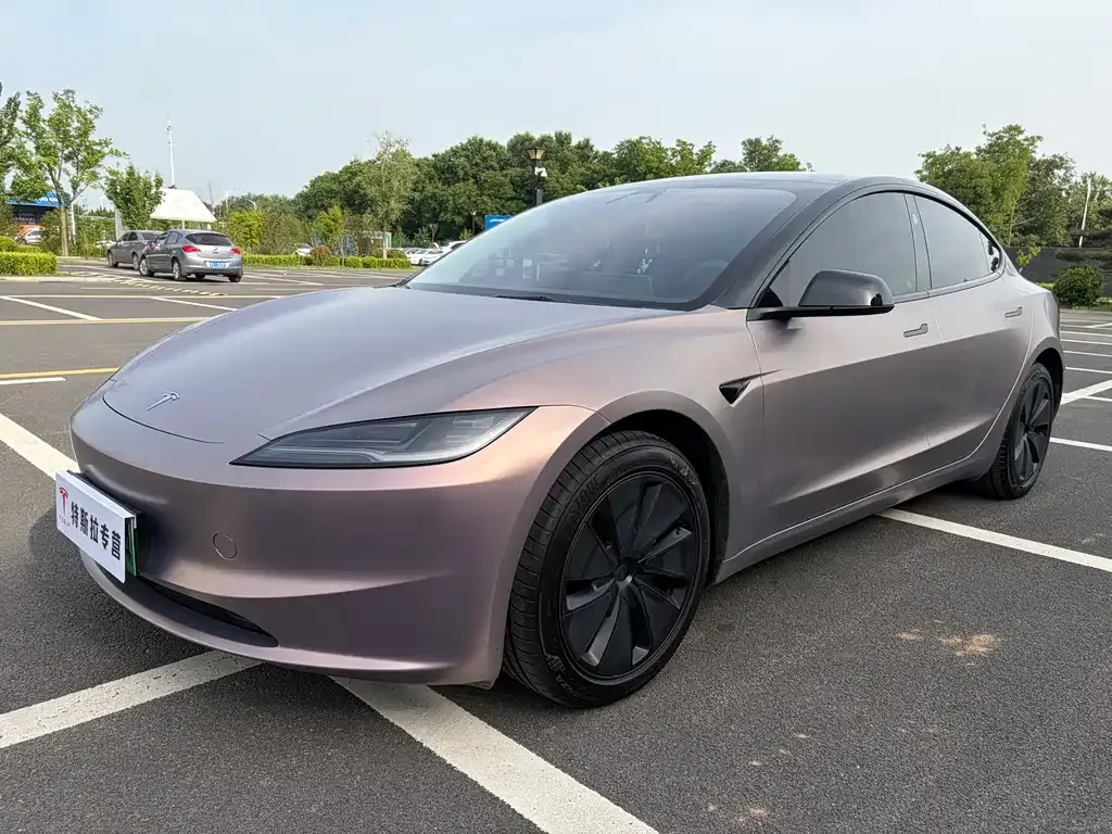 Tesla Model 3 — фото 1