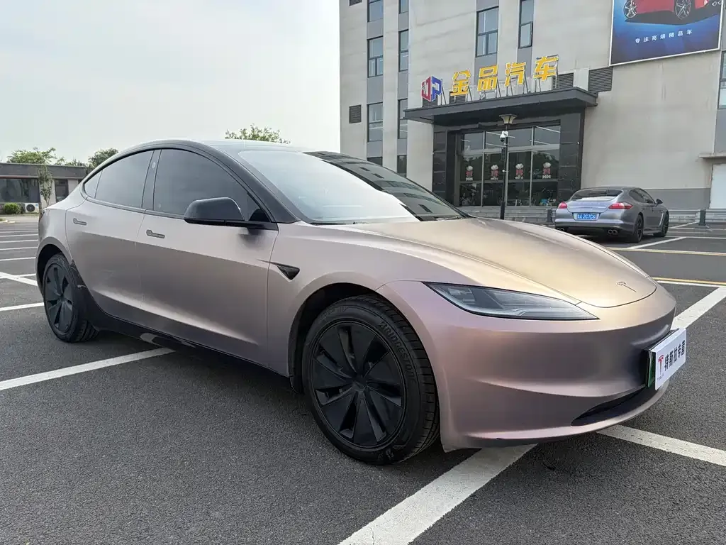 Tesla Model 3 — фото 9