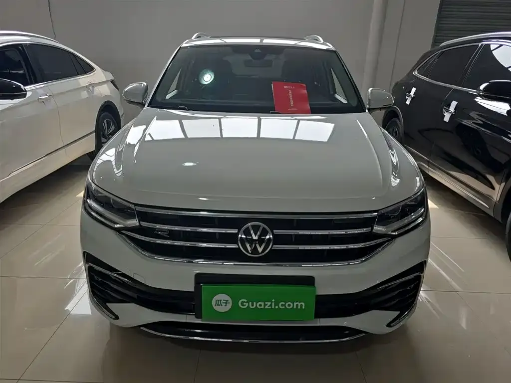 Volkswagen Tiguan L — фото 2