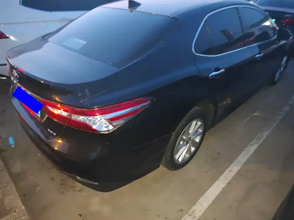 Toyota Camry — фото 2