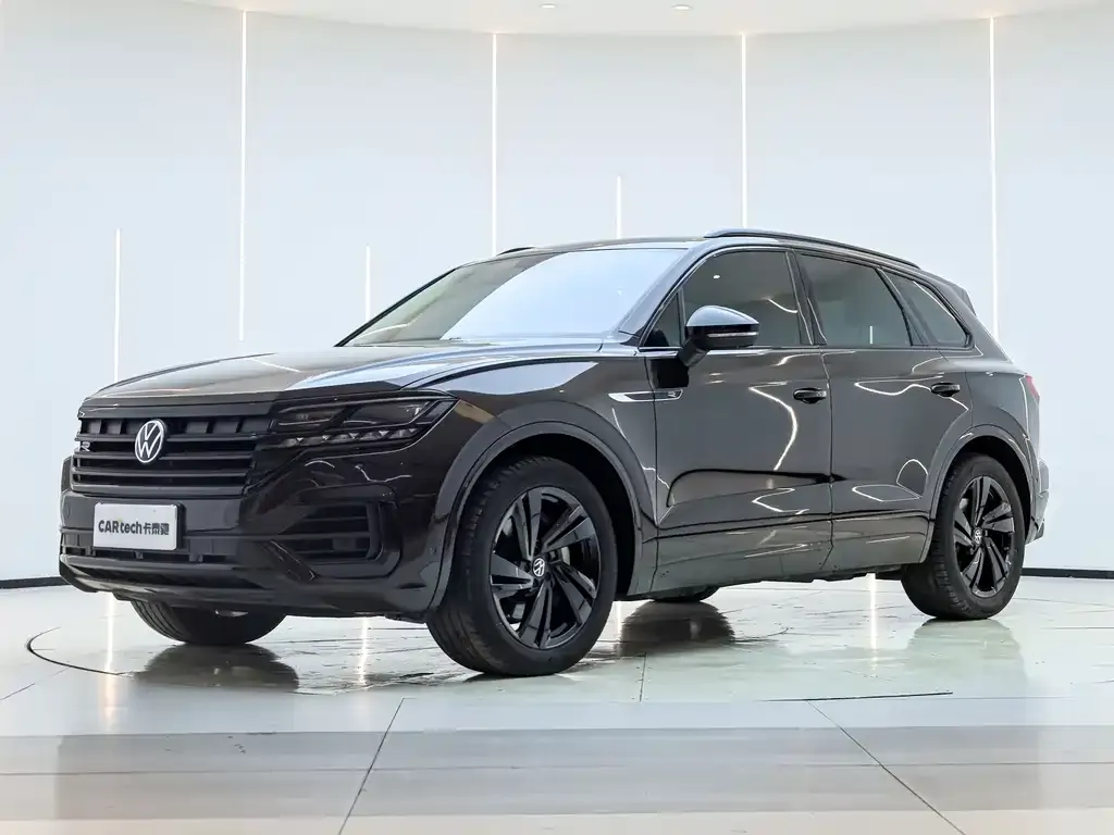 Volkswagen Touareg — фото 1