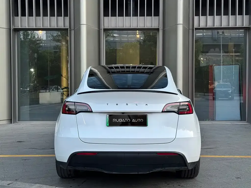 Tesla Model Y — фото 5