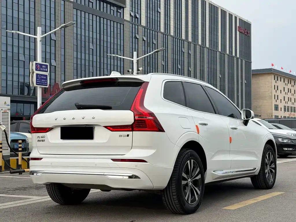 Volvo XC60 — фото 10