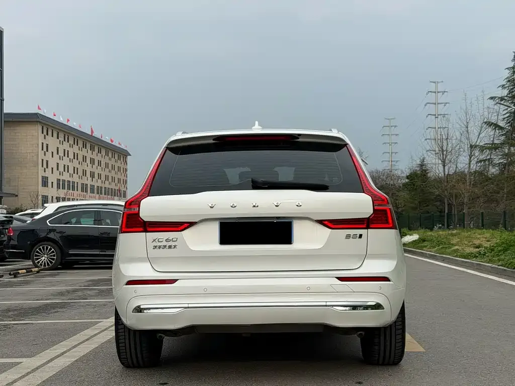 Volvo XC60 — фото 9
