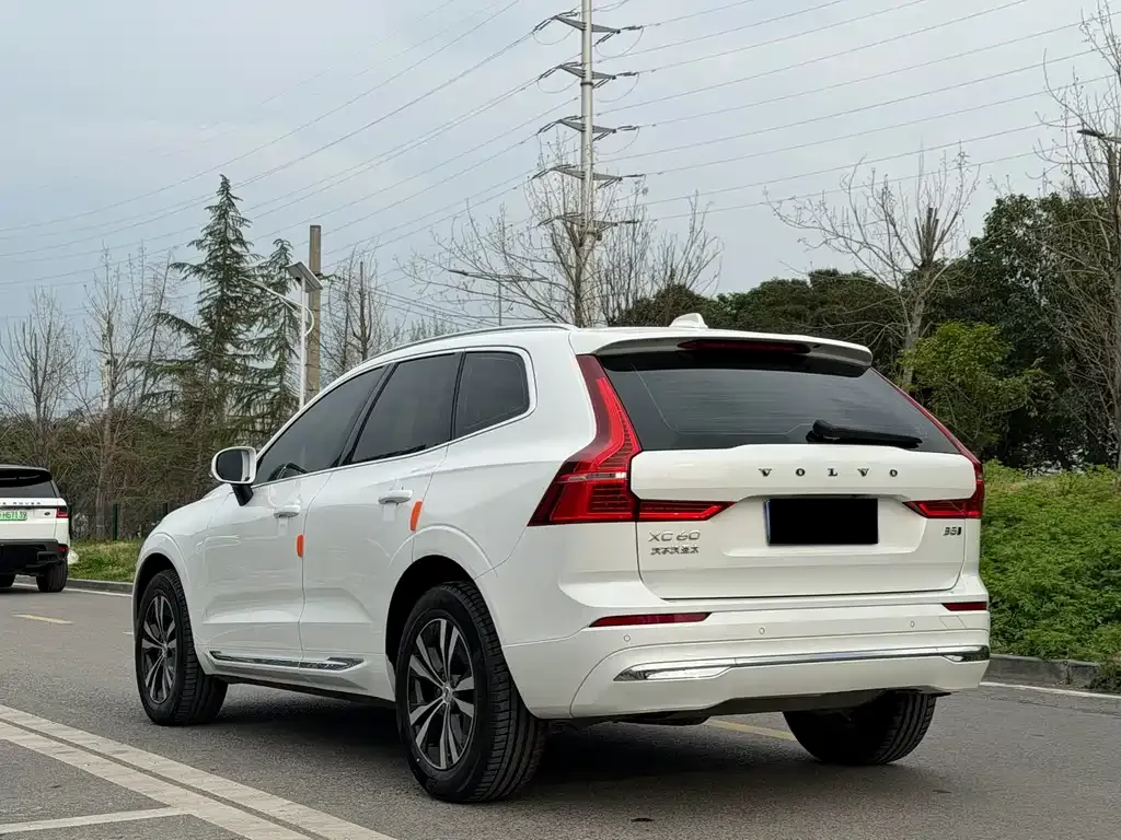 Volvo XC60 — фото 8