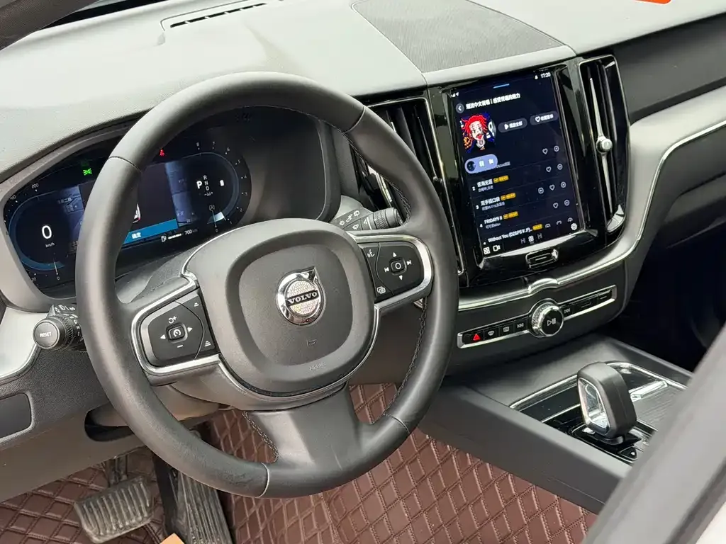Volvo XC60 — фото 3