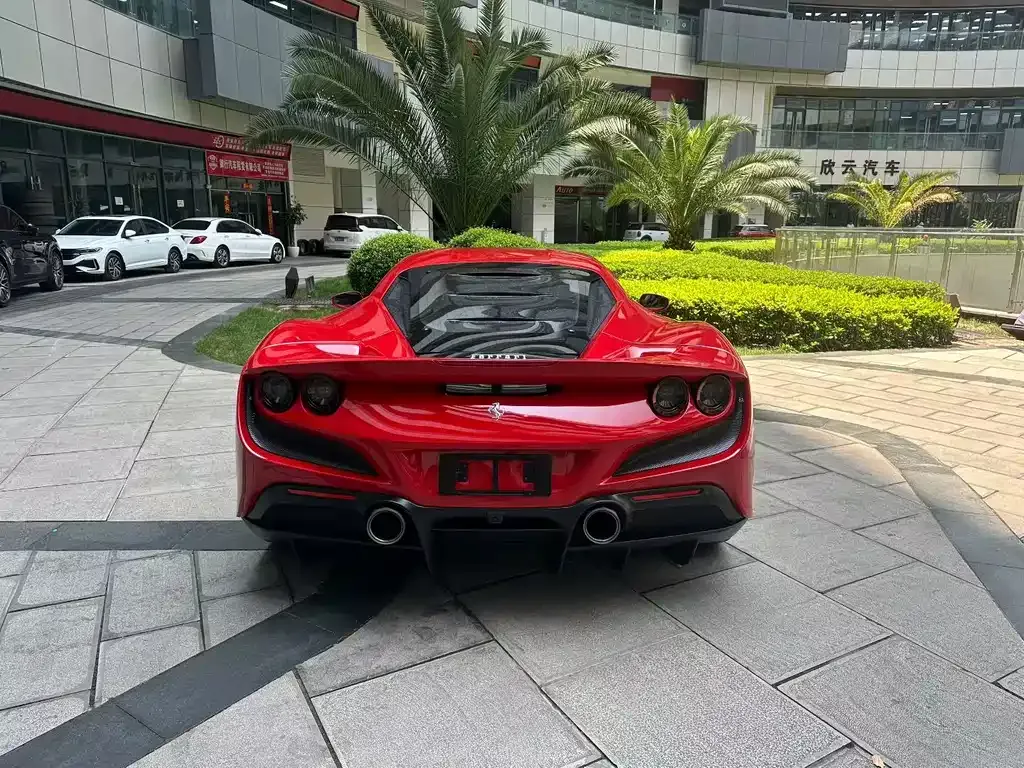 Ferrari F8 — фото 10