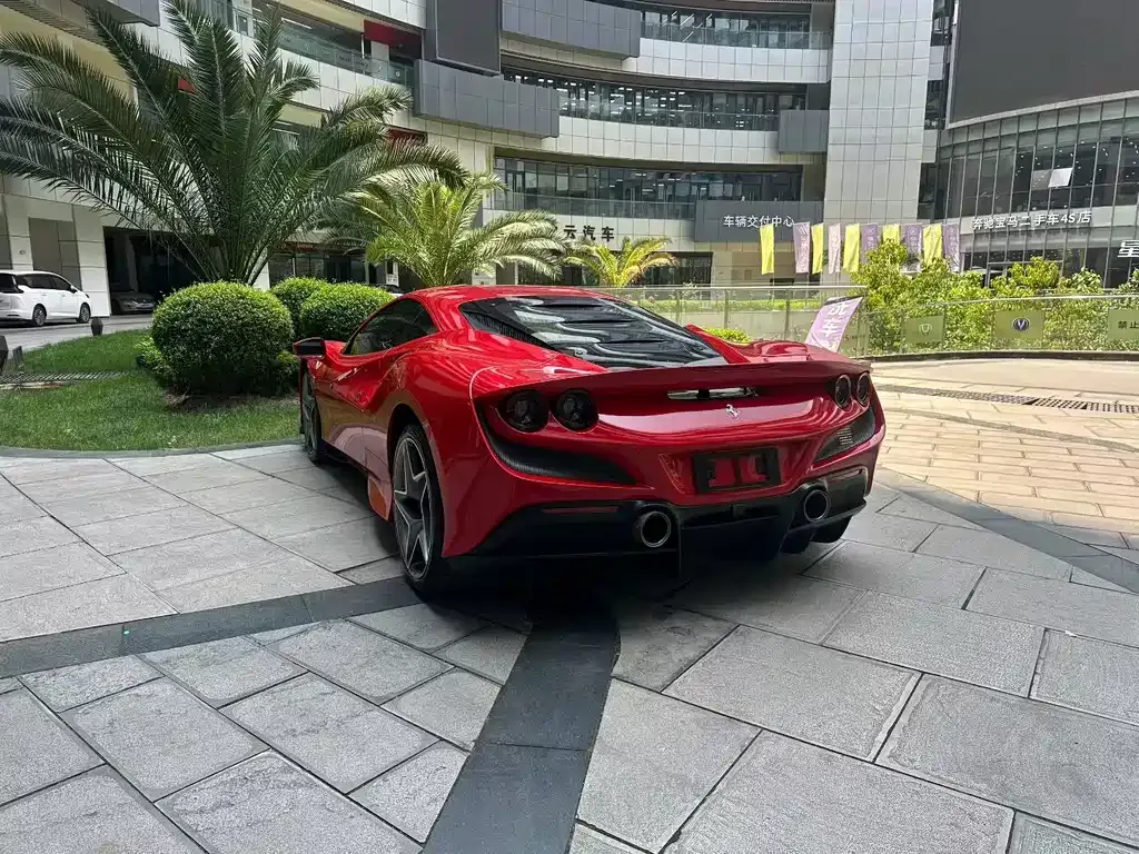 Ferrari F8 — фото 6