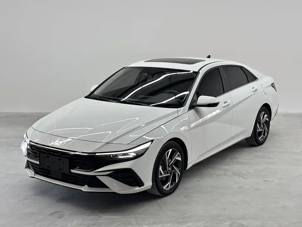 Hyundai Elantra — фото 1