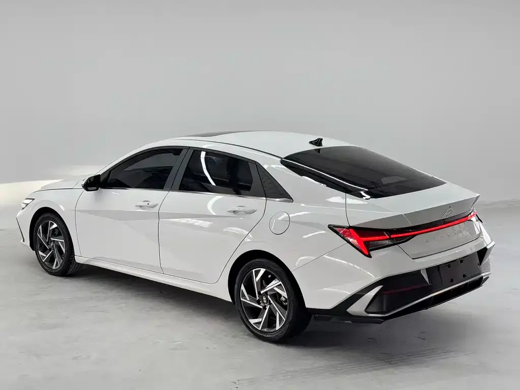 Hyundai Elantra — фото 6