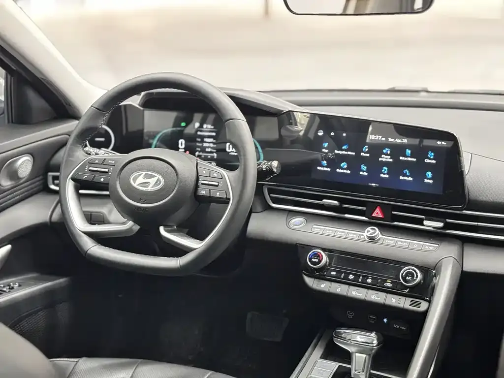 Hyundai Elantra — фото 10
