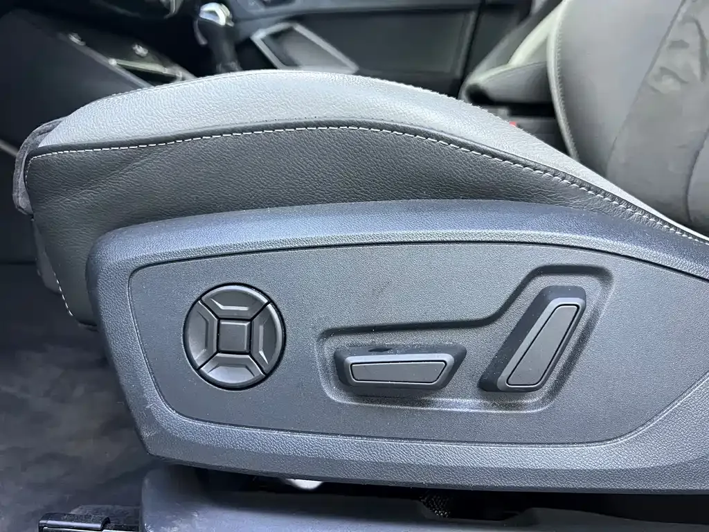 Audi Q3 — фото 10
