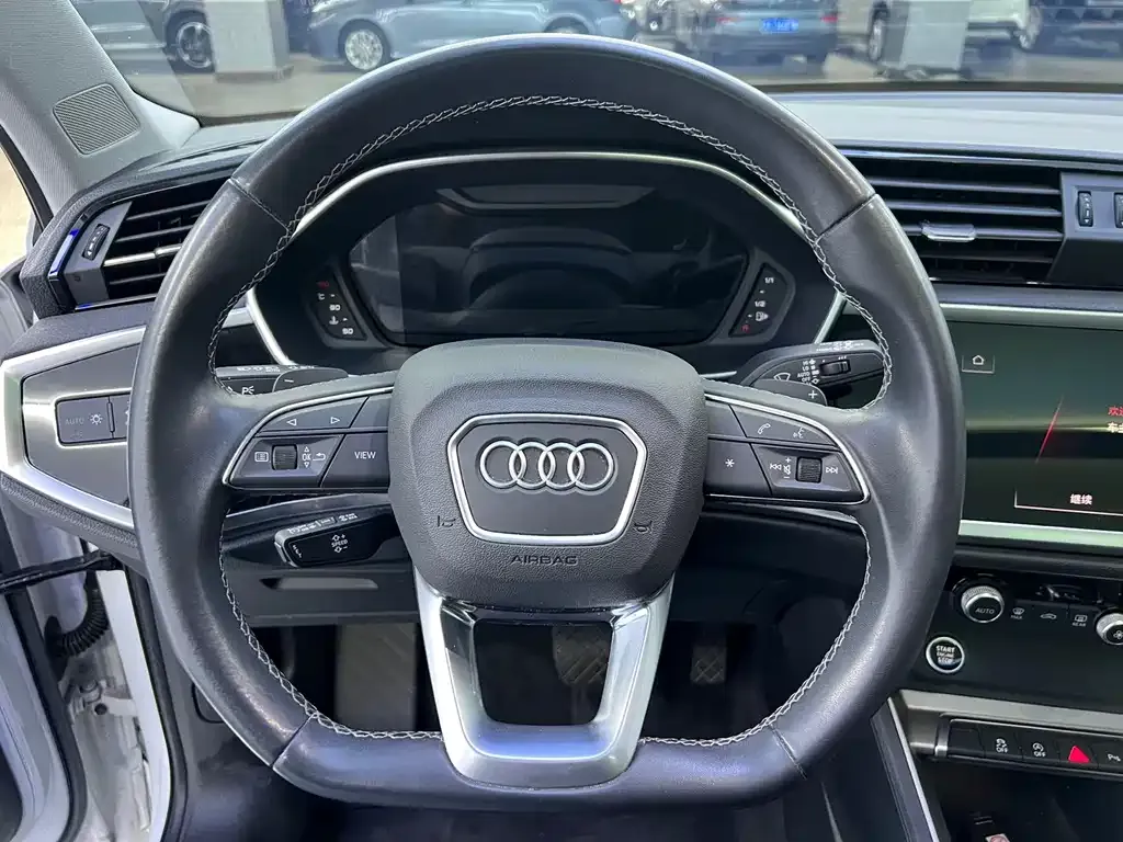 Audi Q3 — фото 4