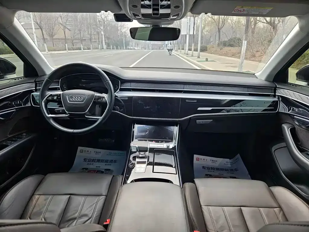 Audi A8 — фото 6