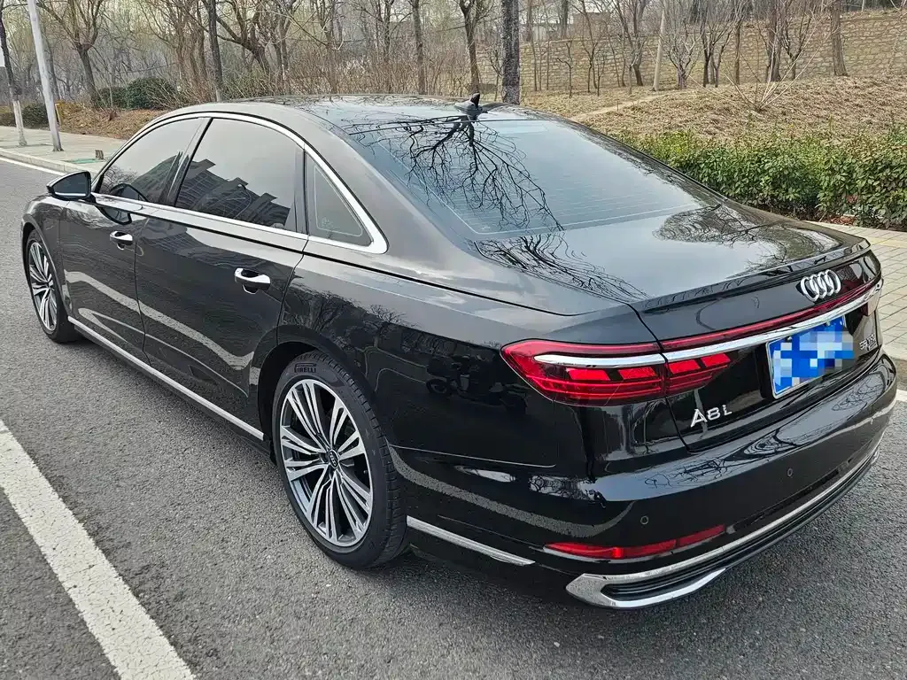 Audi A8 — фото 5