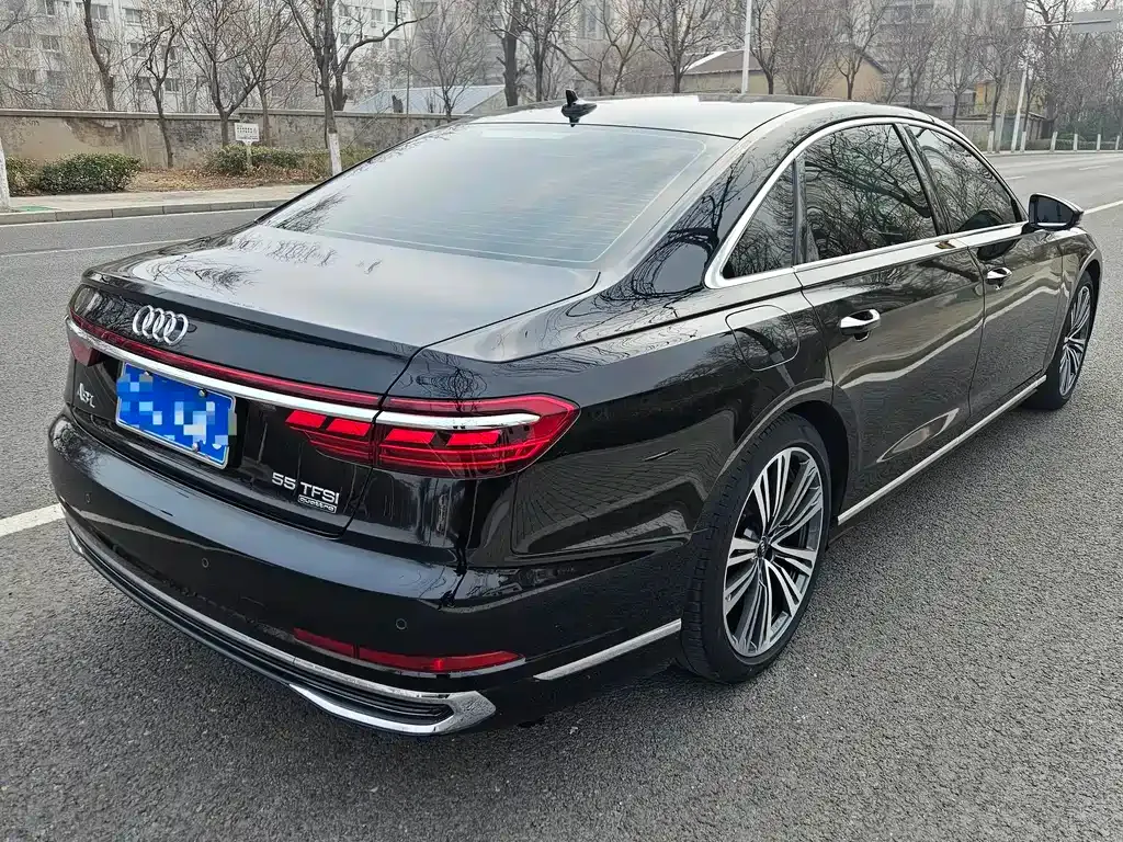 Audi A8 — фото 9