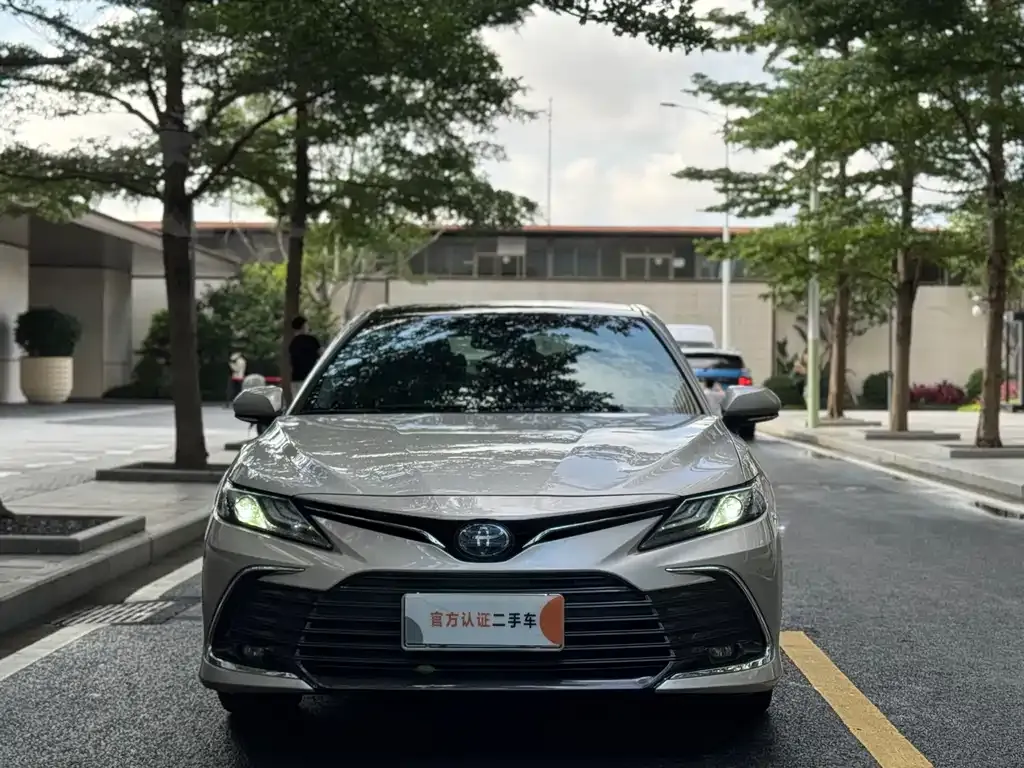 Toyota Camry — фото 10