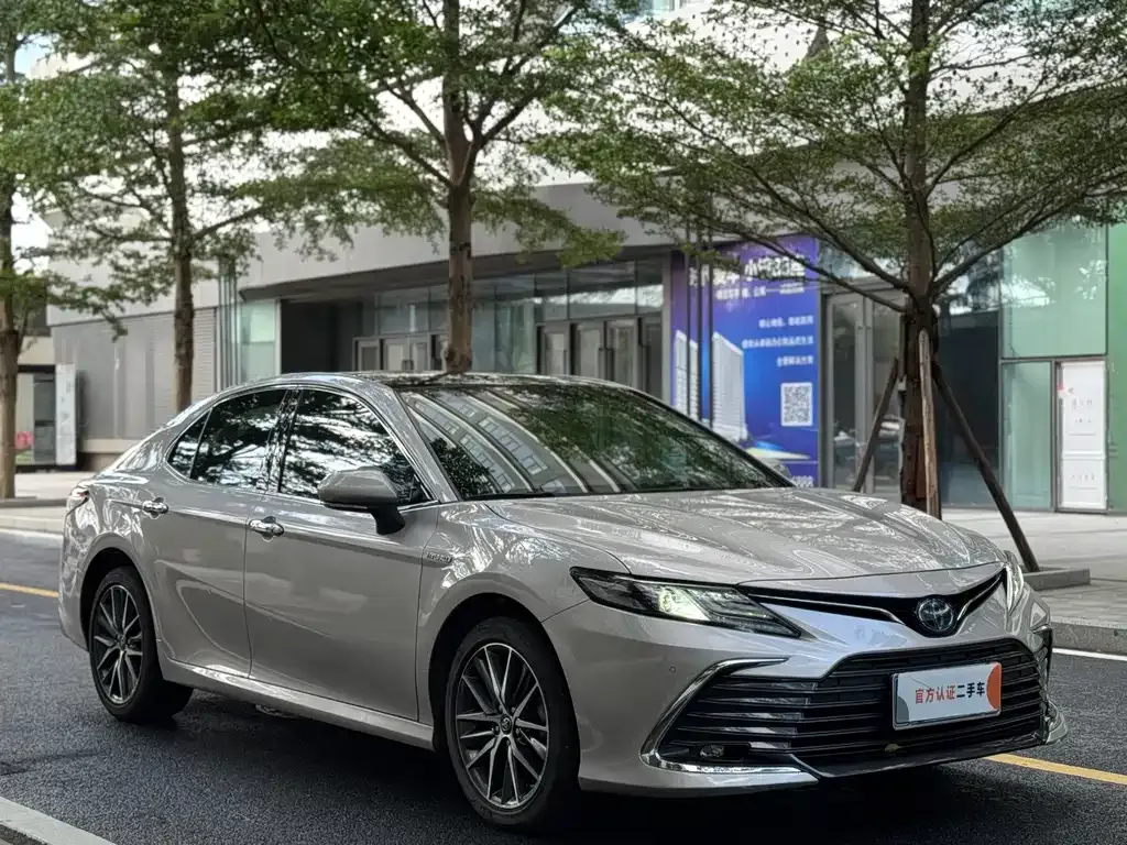 Toyota Camry — фото 5
