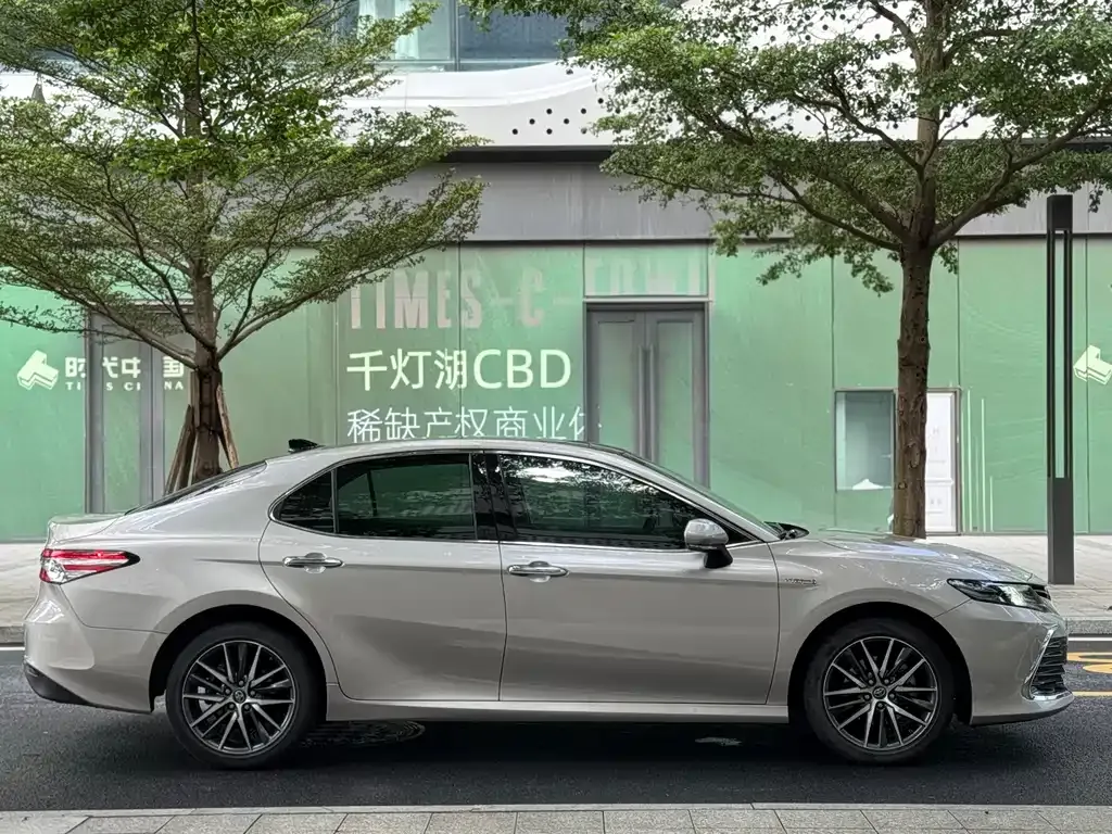 Toyota Camry — фото 6