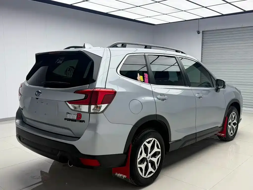 Subaru Forester — фото 7