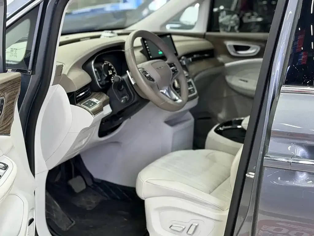 Roewe iMAX8 2023 из CN, фото 5