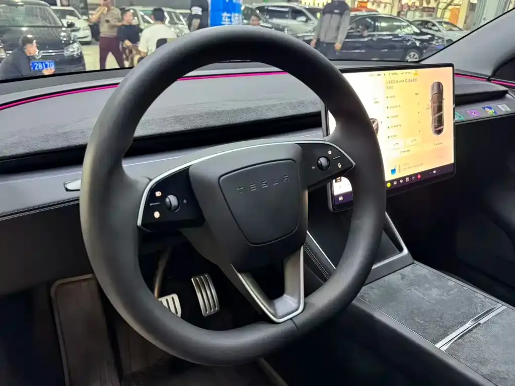 Tesla Model Y — фото 6