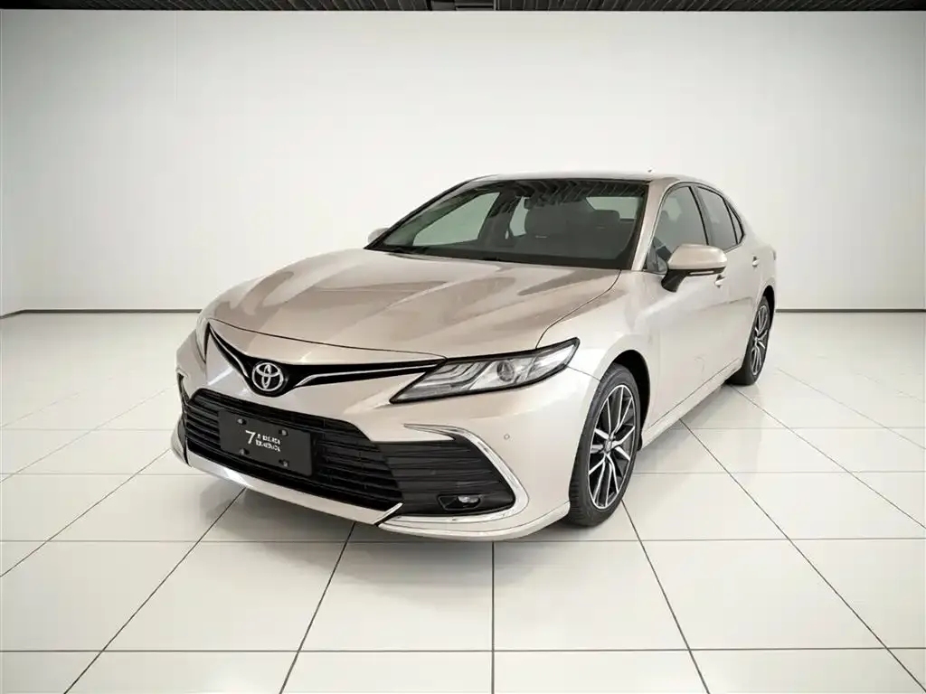 Toyota Camry — фото 10