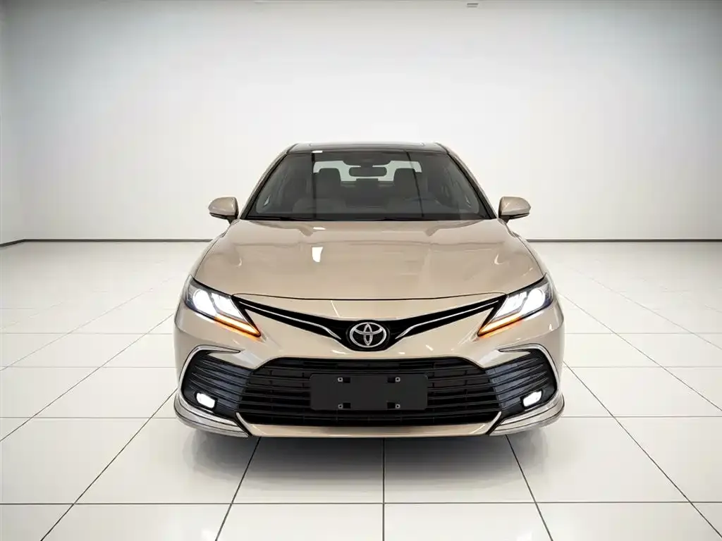Toyota Camry — фото 5