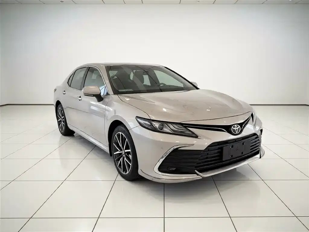 Toyota Camry — фото 3