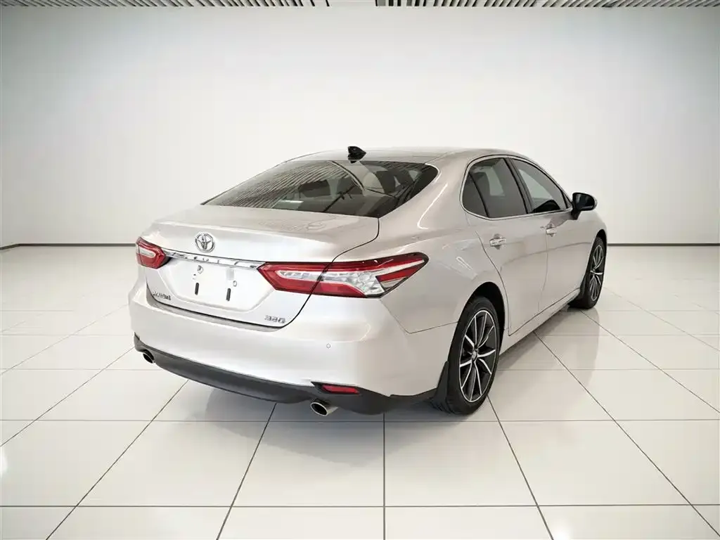 Toyota Camry — фото 4