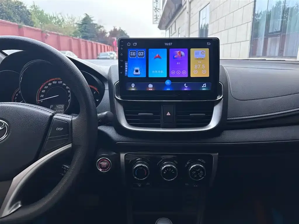 Toyota Yaris L — фото 9
