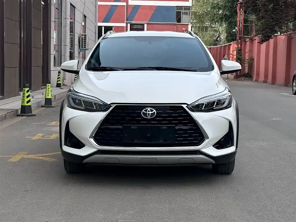 Toyota Yaris L — фото 3