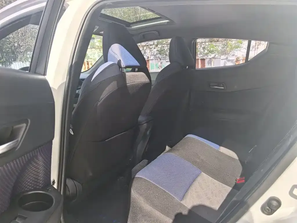 Toyota C-HR EV 2022 из CN, фото 3