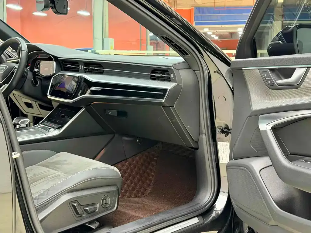 Audi A6L 2021 из CN, фото 9