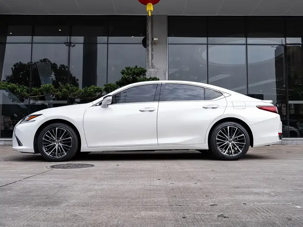 Lexus ES 2023 из CN, фото 3