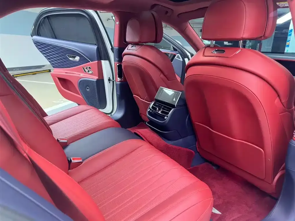Bentley Flying Spur — фото 9
