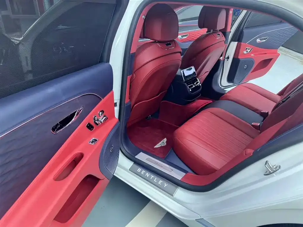 Bentley Flying Spur — фото 4