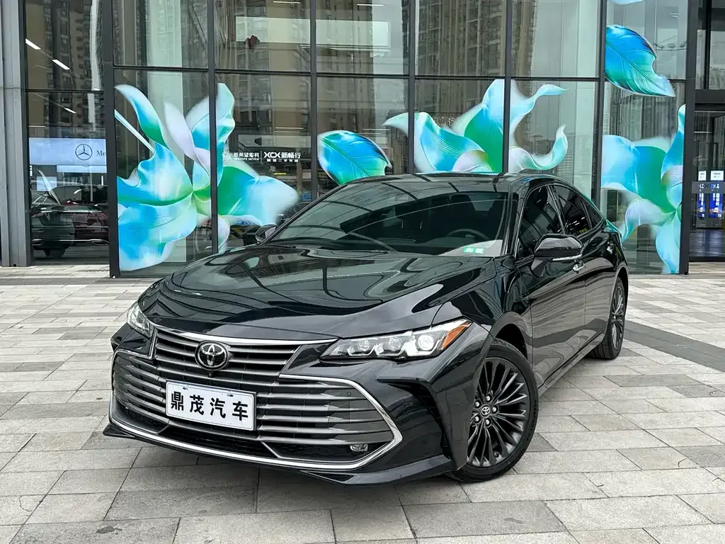 Toyota Avalon — фото 1