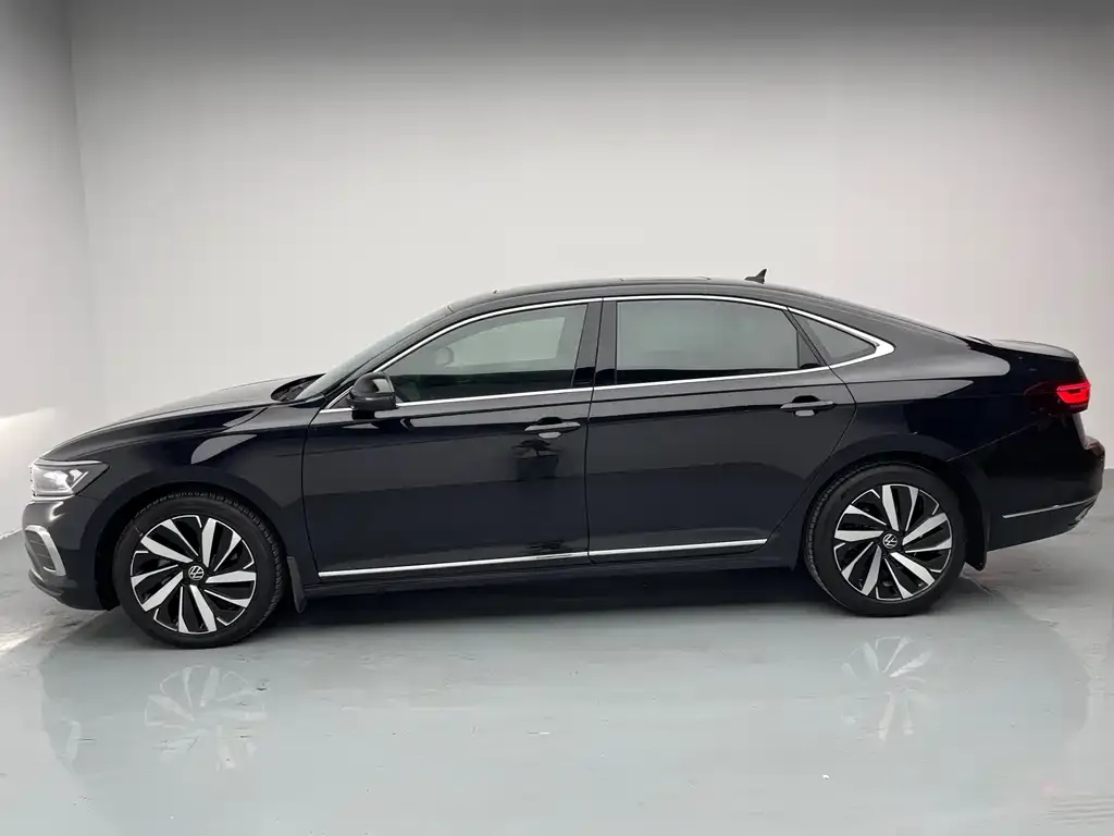Volkswagen Passat — фото 10