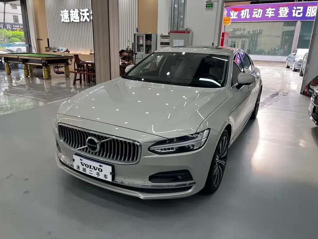 Volvo S90 — фото 1