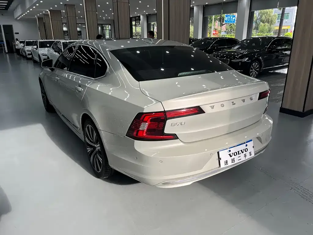 Volvo S90 — фото 5