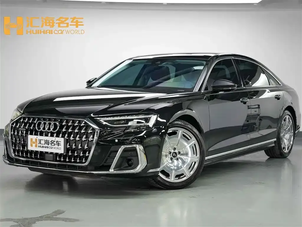 Audi A8 — фото 1